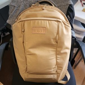 Yeti crossroads 27l backpack